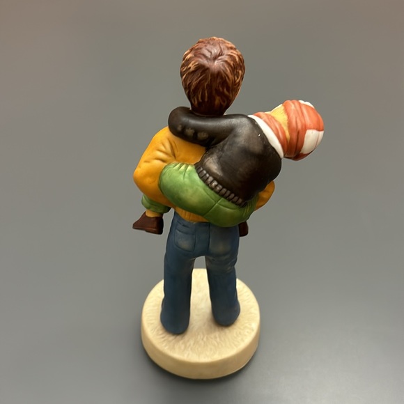 Brothers Figurine piggy back ride by Father Flanagan “He ain't heavy, Father…” - Picture 5 of 8